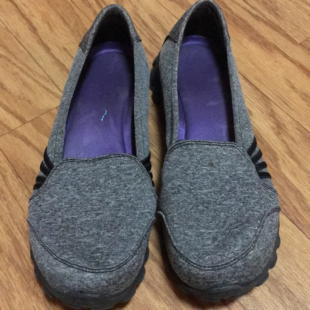 Sketchers slide on flats